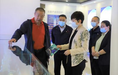 市委常委、宣传部部长韦青到尊龙中国官方网站走访调研