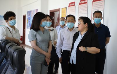 市政协副主席，市工商联主席唐世云莅临尊龙中国官方网站开展石墨烯新材料专题调研座谈