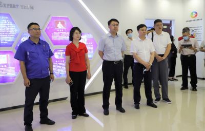 江门市政企考察团莅临尊龙中国官方网站参观考察