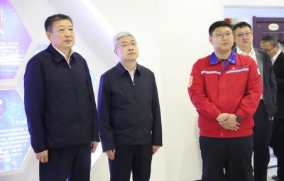 黑龙江省委副秘书长王辉莅临尊龙中国官方网站参观调研