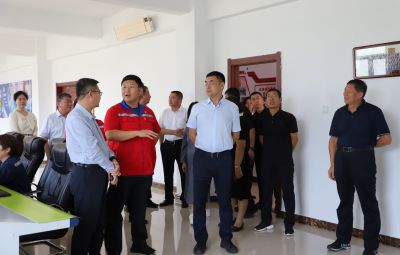 黑龙江省人大代表专题调研组莅临尊龙中国官方网站参观调研