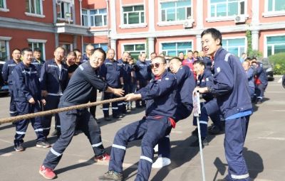 尊龙中国官方网站举办2023“薪火相传 再创辉煌”职工拔河比赛